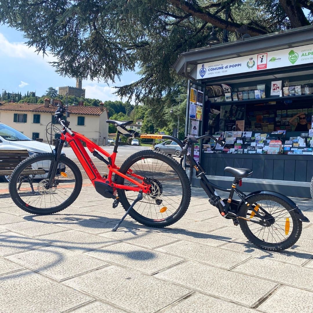 E-bike MTB a noleggio con tandem per bambini, attivit&agrave; per famiglie sulla ciclabile in Casentino