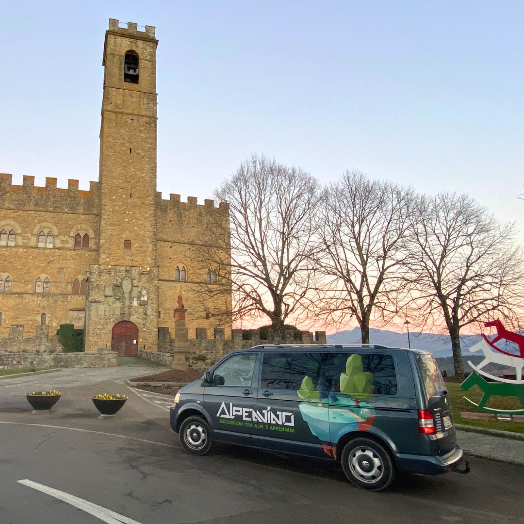 Servizio di carsharing in Casentino e Campigna con pulmino a nove posti per trekking